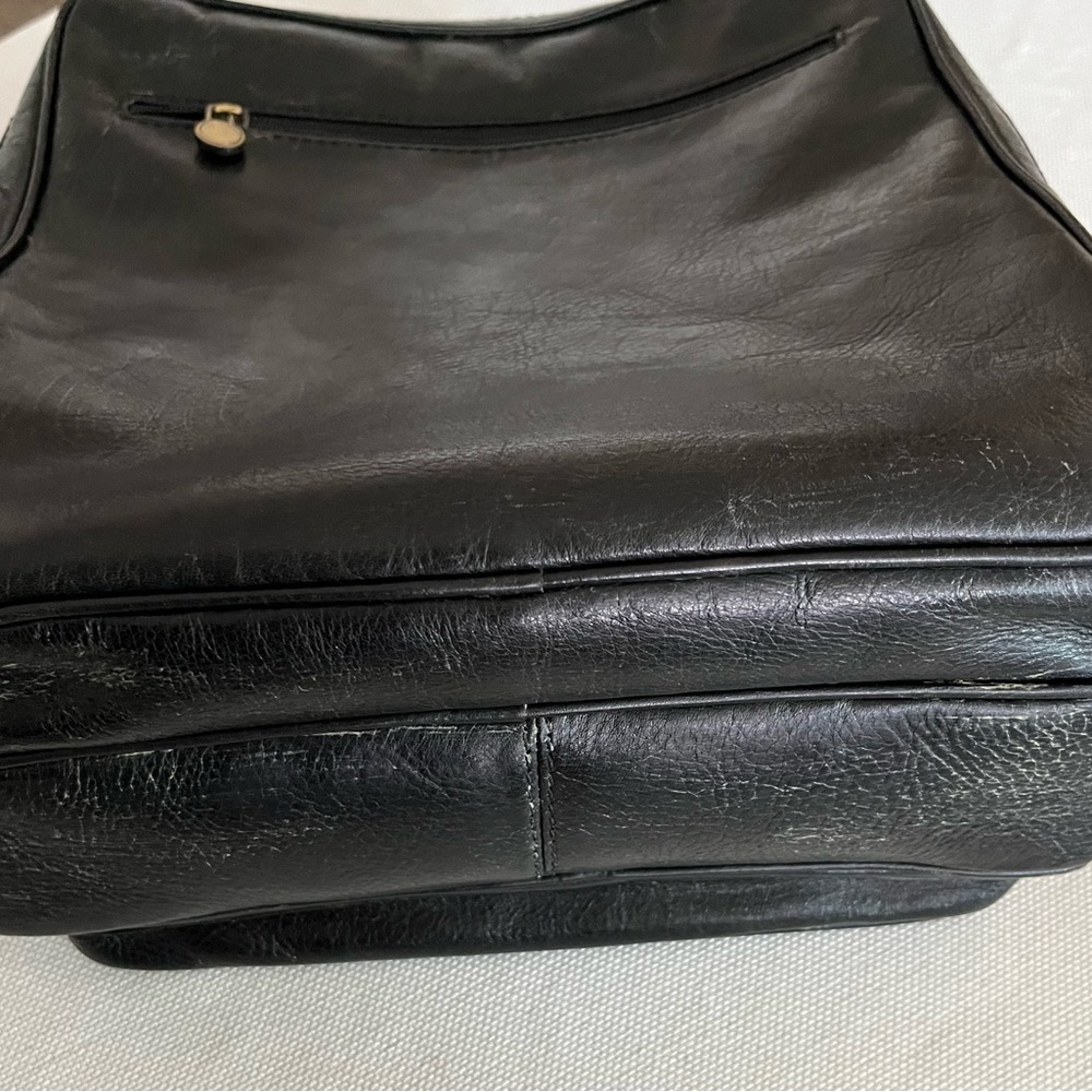 Vintage 70’s Luciano black Italian leather messenger bag. - Picture 7 of 9